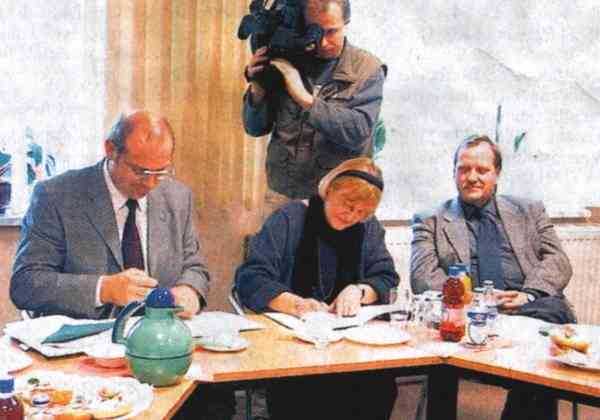 Vertragsunterzeichnung am 09.01.2001