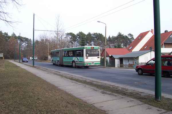 Obus-Ersatzverkehr auf der Linie 861 beim Abbiegen vom Rosenberg in die Neue Straße