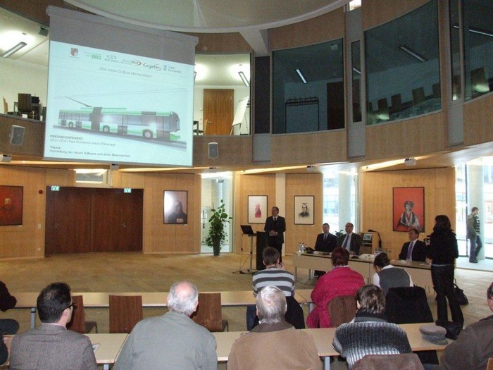 Präsentation der neuen Obus-Generation im Plenarsaal des Kreishauses