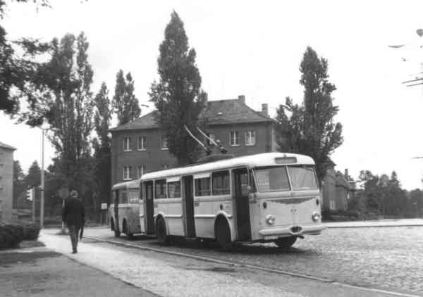 Obus Nr.20/I vom tschechischem Typ ŠKODA 8 Tr10 (verschrottet) mit Beiwagen