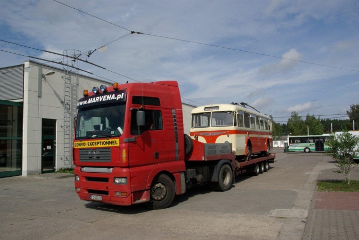 Ostravaer Obus 29 bereits verladen