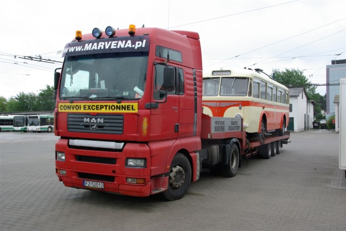LKW-Tieflader mit Fracht auf dem Betriebshof Eberswalde/Nordend