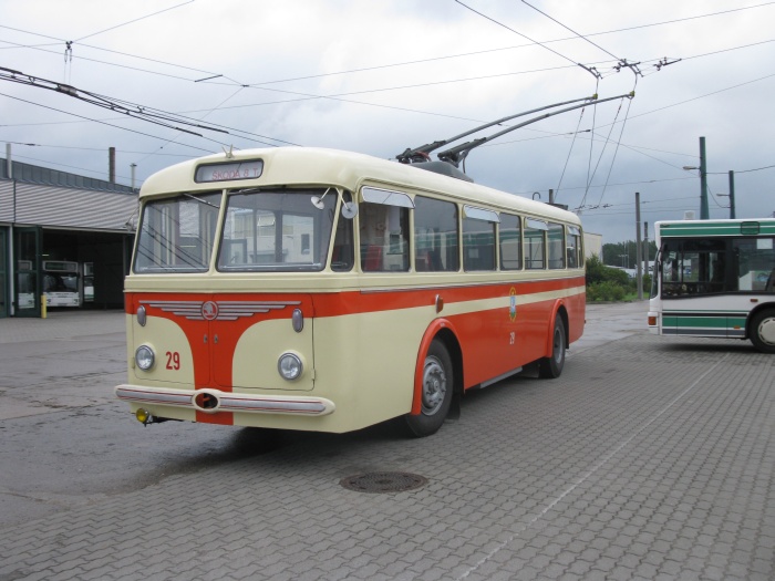 Der Ostravaer Obus 29 von allen Seiten