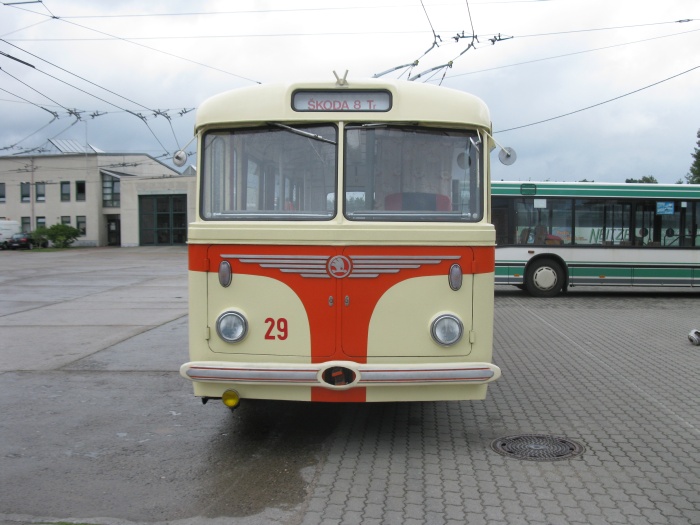 Der Ostravaer Obus 29 von allen Seiten