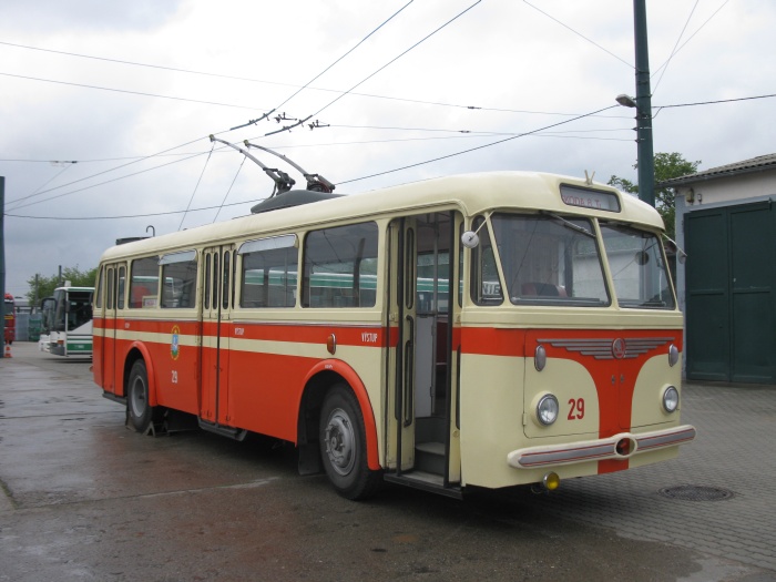Der Ostravaer Obus 29 von allen Seiten