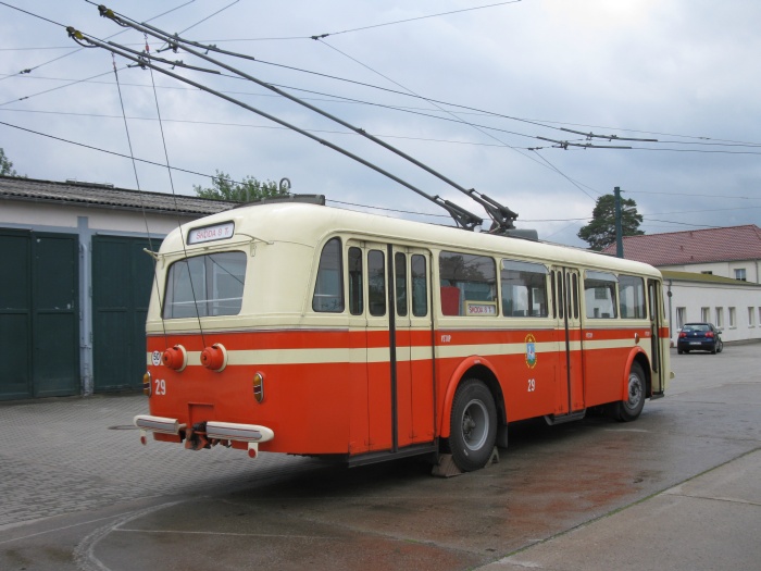 Der Ostravaer Obus 29 von allen Seiten