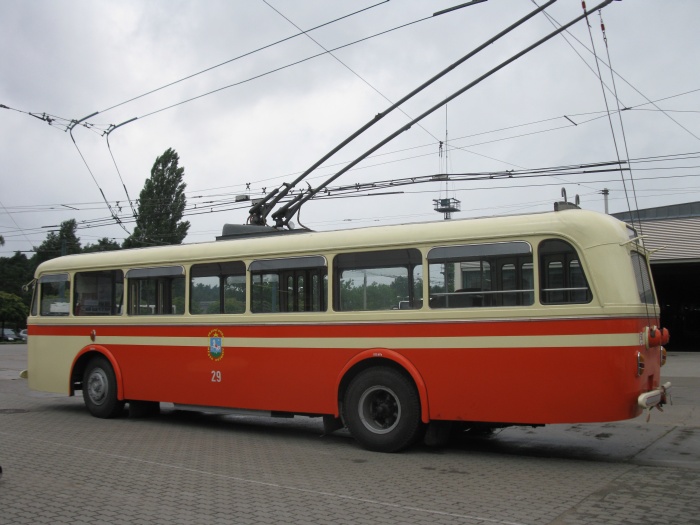 Der Ostravaer Obus 29 von allen Seiten
