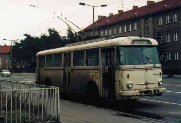Obus Nr. 17(I) vom vom tschechischen Typ ŠKODA 9 Tr13