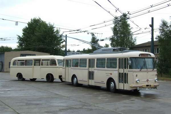 Erste Proberunden mit dem restaurierten Anhänger LOWA W 700 auf dem Betriebshof Eberswalde/Nordend