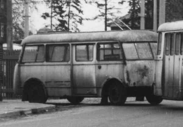 Obus-Anhänger vom DDR-Typ W 701 Reko