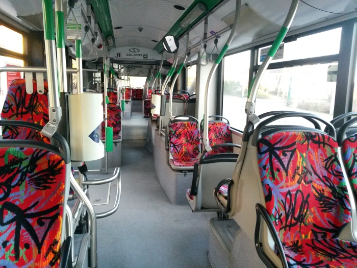 Gelenkobus Nr. 053 vom polnischen
Typ Solaris Trollino 18 AC - Innenansicht von vorn nach hinten