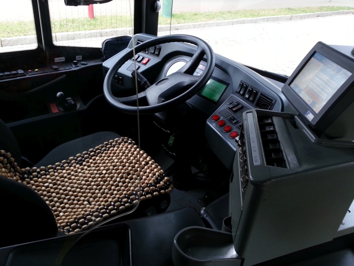 Gelenkobus Nr. 055 vom polnischen
Typ Solaris Trollino 18 AC - Fahrerplatz