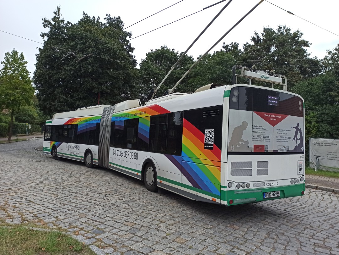Gelenkobus Nr. 055 vom polnischen
Typ Solaris Trollino 18 AC
