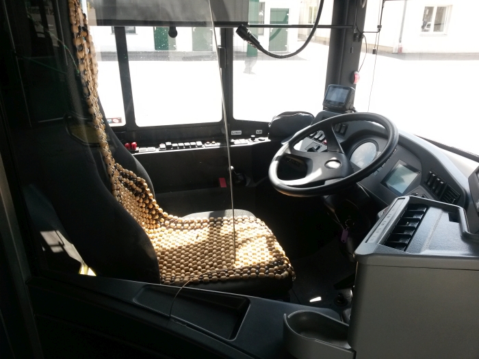 Gelenkobus Nr. 056 vom polnischen
Typ Solaris Trollino 18 AC - Fahrerplatz