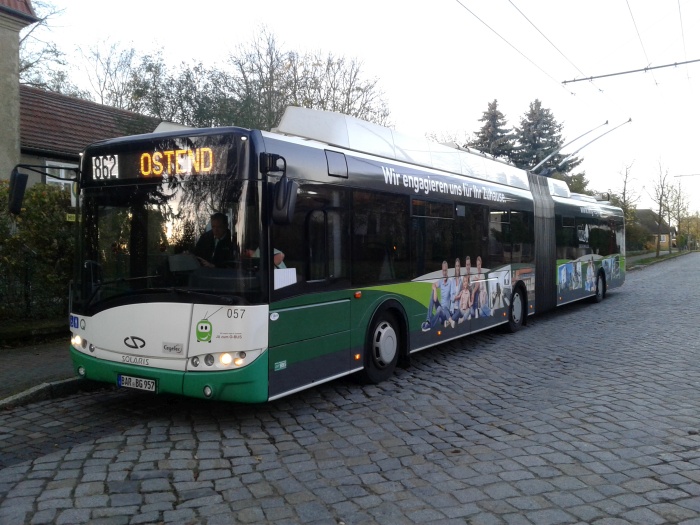 Gelenkobus Nr. 057 vom polnischen Typ Solaris Trollino 18 AC