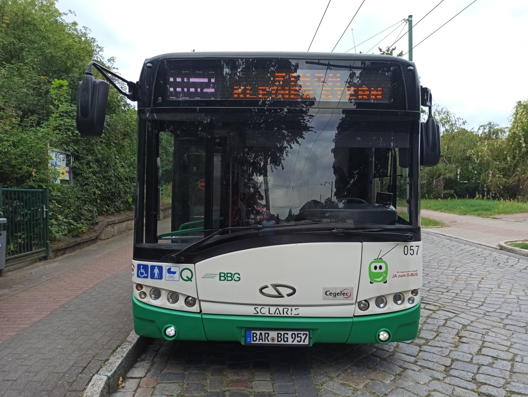 Gelenkobus Nr. 057 vom polnischen Typ Solaris Trollino 18 AC