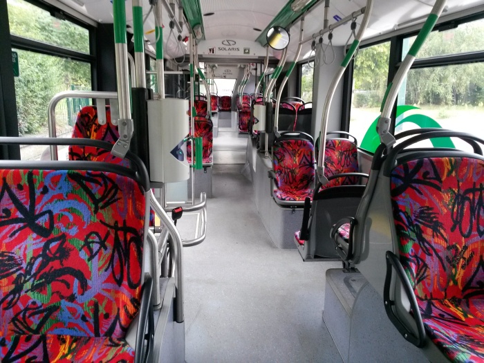 Gelenkobus Nr. 058 vom polnischen
Typ Solaris Trollino 18 AC - Innenansicht von vorn nach hinten