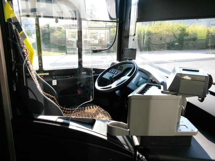 Gelenkobus Nr. 059 vom polnischen
Typ Solaris Trollino 18 AC - Fahrerplatz