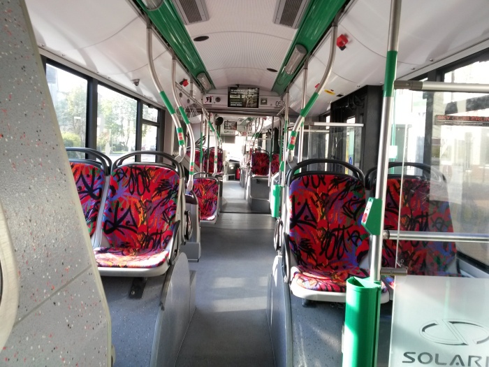 Gelenkobus Nr. 059 vom polnischen
Typ Solaris Trollino 18 AC - Innenansicht von hinten nach vorn