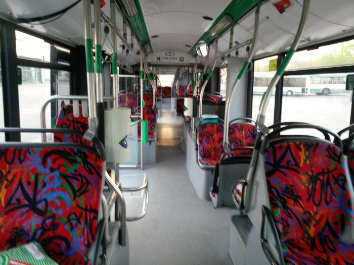 Gelenkobus Nr. 060 vom polnischen
Typ Solaris Trollino 18 AC - Innenansicht von vorn nach hinten