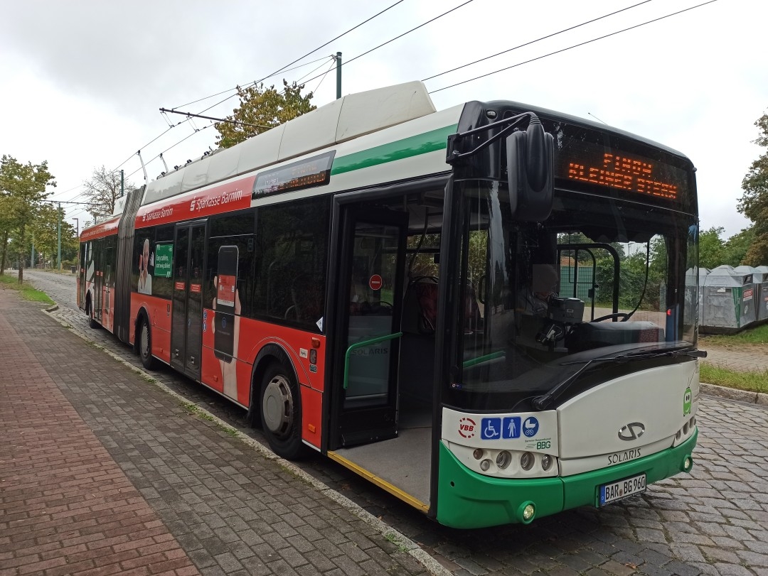 Gelenkobus Nr. 060 vom polnischen Typ Solaris Trollino 18 AC