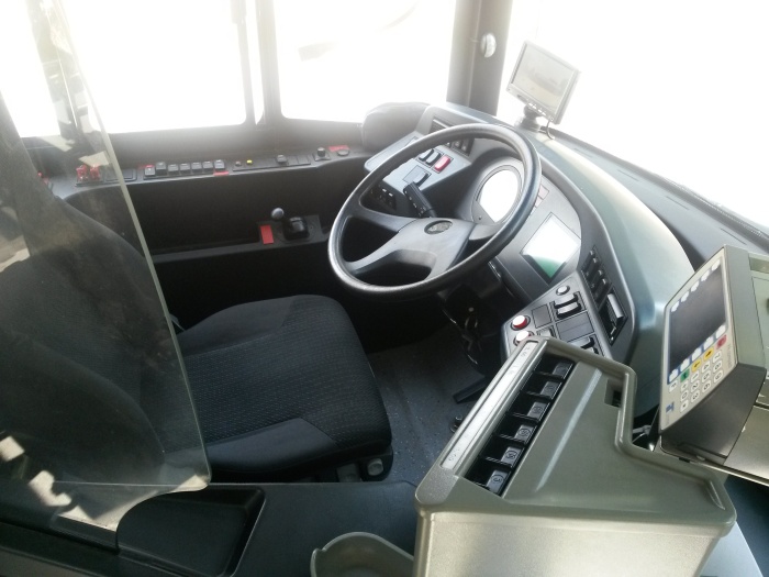 Gelenkobus Nr. 061 vom polnischen
Typ Solaris Trollino 18 AC - Fahrerplatz