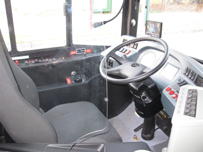 Gelenkobus Nr. 063 vom polnischen
Typ Solaris Trollino 18 AC - Fahrerplatz