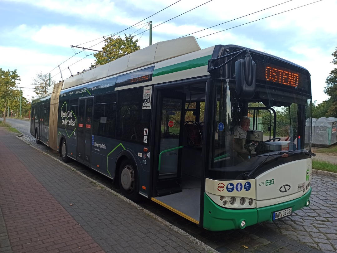 Gelenkobus Nr. 063 vom polnischen
Typ Solaris Trollino 18 AC