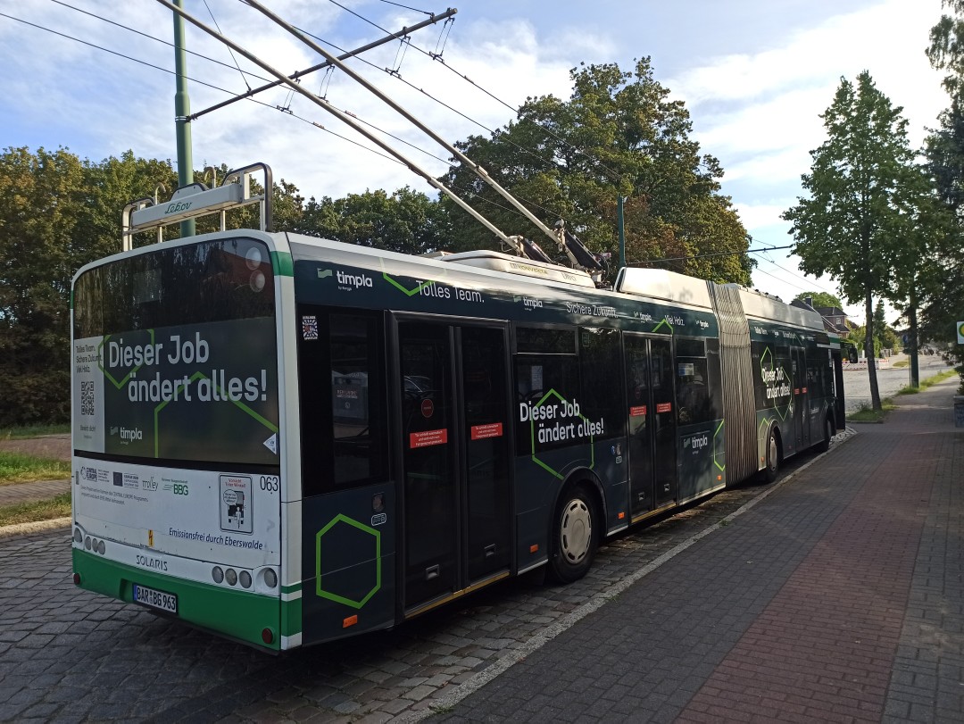 Gelenkobus Nr. 063 vom polnischen
Typ Solaris Trollino 18 AC