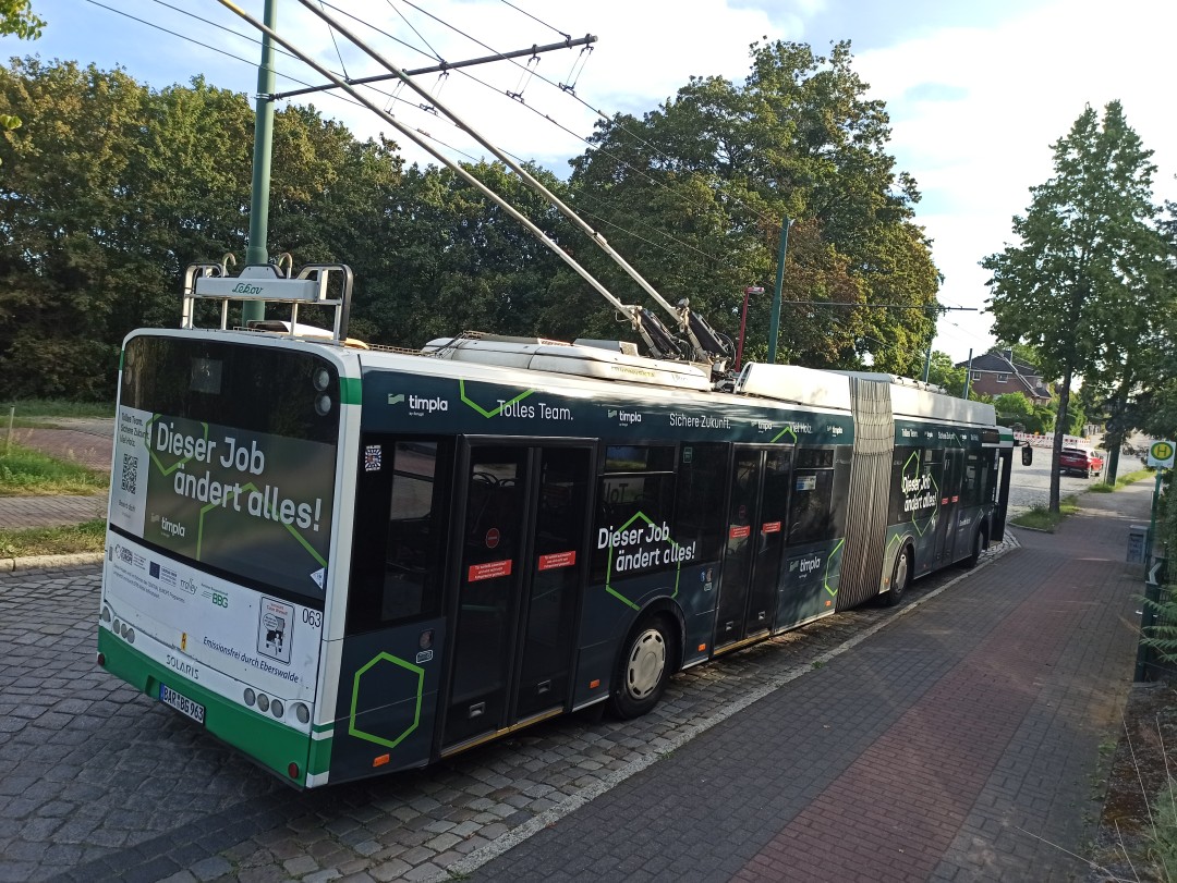 Gelenkobus Nr. 063 vom polnischen
Typ Solaris Trollino 18 AC