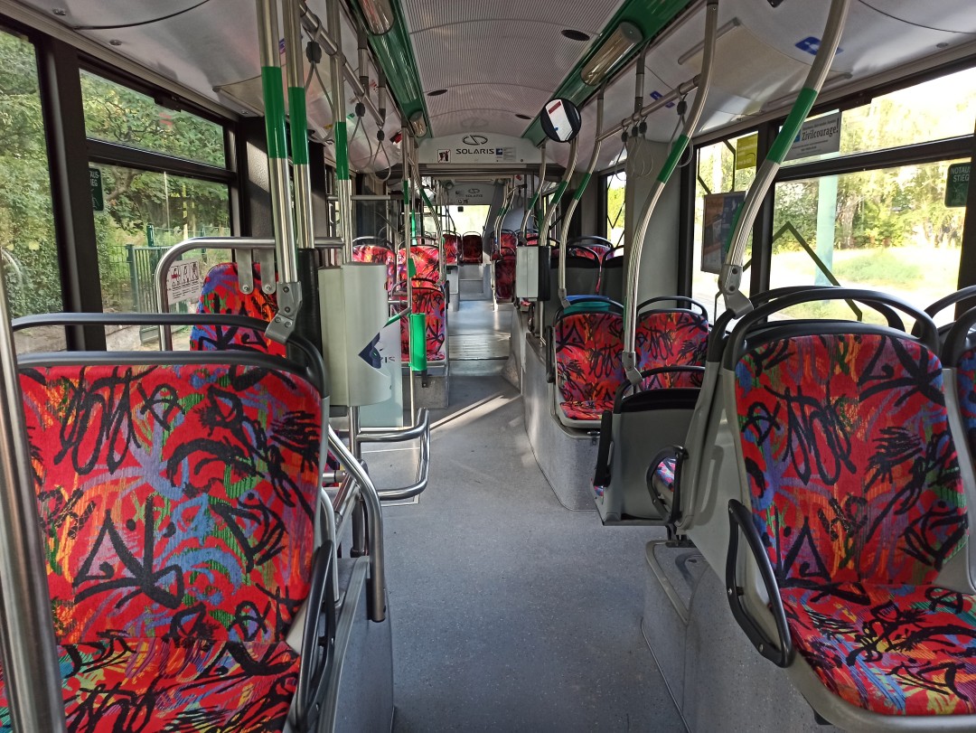 Gelenkobus Nr. 063 vom polnischen
Typ Solaris Trollino 18 AC - Innenansicht von vorn nach hinten