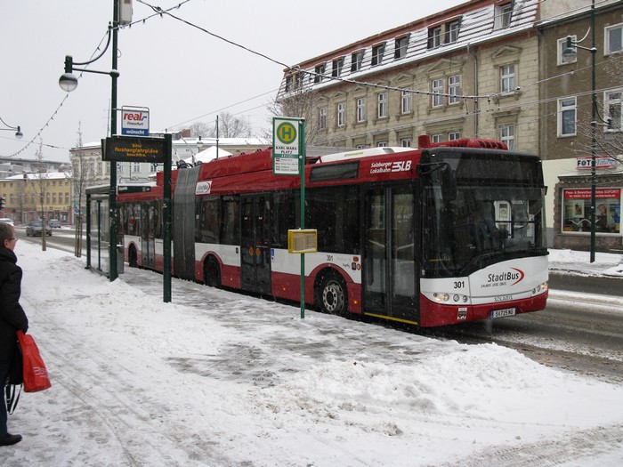 Halt an der Haltestelle Karl-Marx-Platz