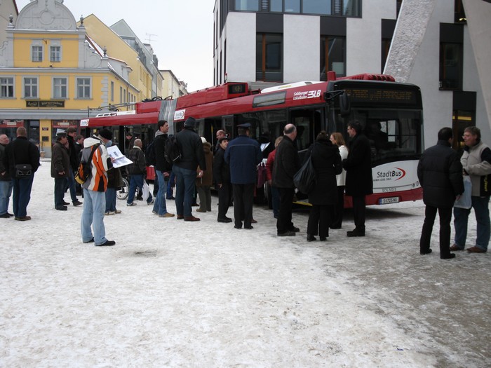 Reges Interesse am Salzburger Gelenkobus 301