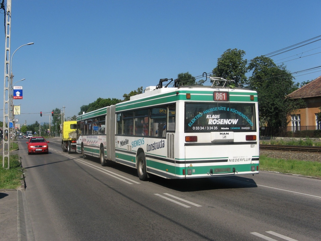 Schleppwagen der BKV Zrt. mit Gelenkobus 031 unterwegs zur Straßenbahn-Werkstatt (BKV VJSZ Kft.)